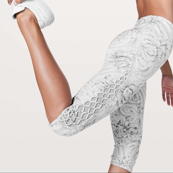 Lululemon Love Knot Crop - Size 8 - Twine White Multi - Picture 7 of 10